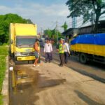 Polsek Neglasari Tertibkan Parkir Liar dan Atur Lalu Lintas di Jalan Buroq